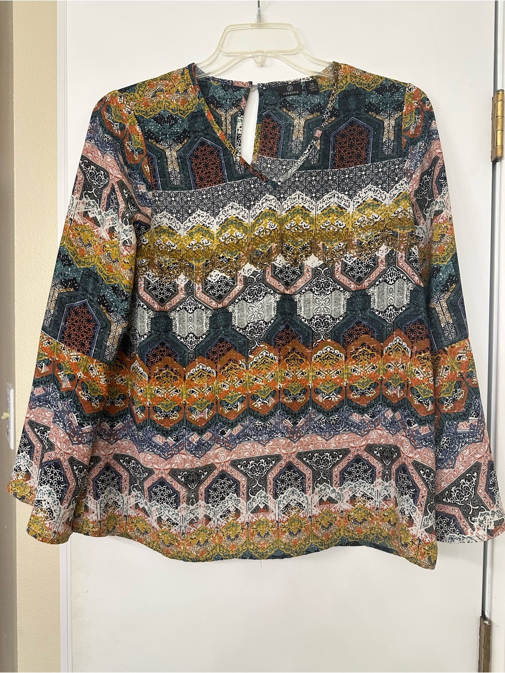 Versona Multicolor Patterned V Neck with Keyhole Back Blouse